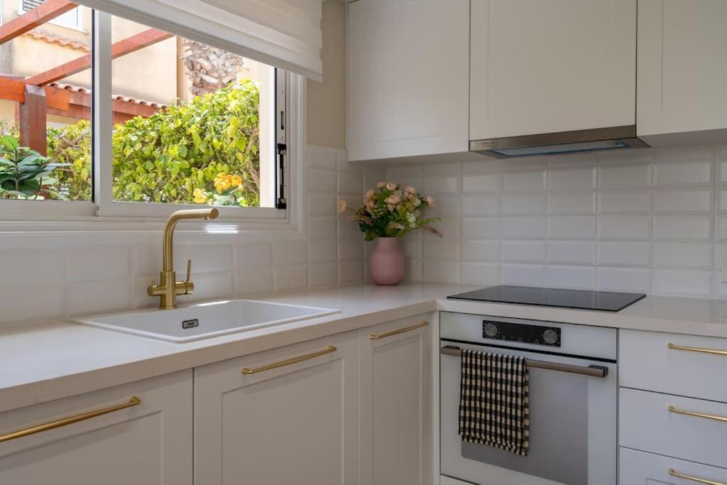 Cozy Nerina Cottage At Harbour Paphos מראה חיצוני תמונה
