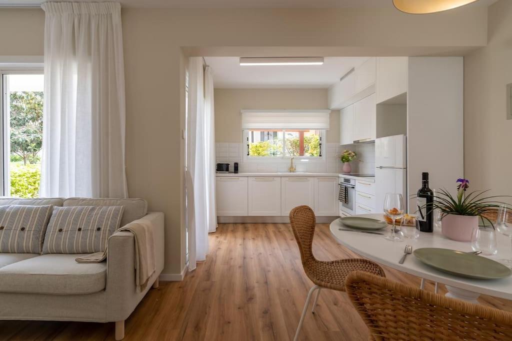 Cozy Nerina Cottage At Harbour Paphos מראה חיצוני תמונה